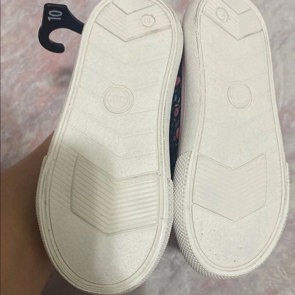 Wonder Nation Kids Sneakers - Black with Floral Print - Picture 2 of 3